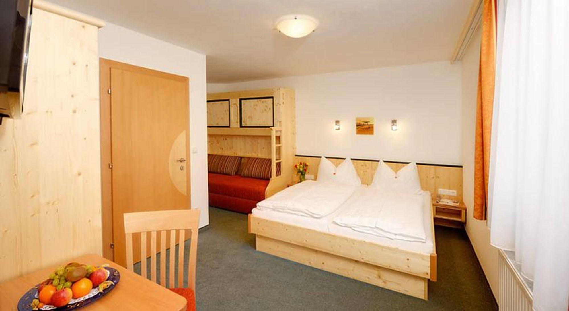 Werfenerhof Hotel Bagian luar foto